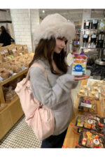 The Barnnet Fuzzy V-neck Knit Cardigan(2colors) - 画像 (5)