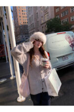 The Barnnet Fuzzy V-neck Knit Cardigan(2colors) - 画像 (8)