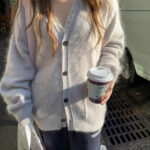 The Barnnet Fuzzy V-neck Knit Cardigan(2colors)