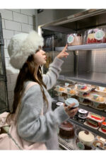 The Barnnet Fuzzy V-neck Knit Cardigan(2colors) - 画像 (7)