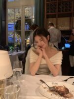 The Barnnet Ribbon Off-Shoulder Knit Top - 画像 (2)