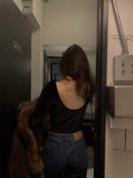 The Barnnet Velvet Scoop Back T-Shirt - 画像 (3)